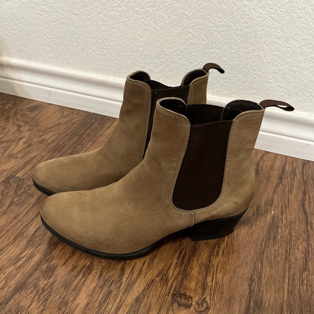 DNA Footwear Women’s Chelsea Boots Size 10/41